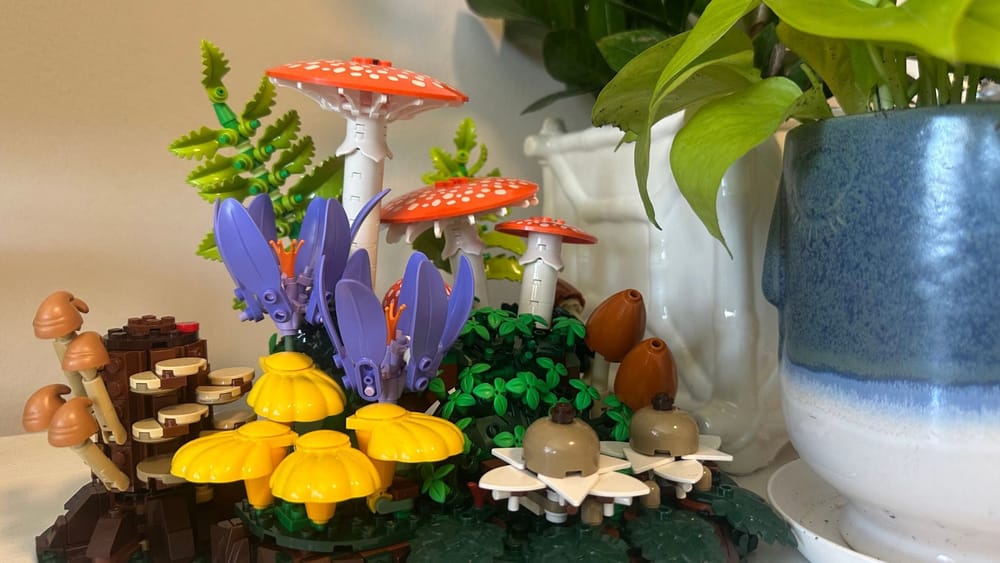 LEGO Woodland Mushrooms: First Fungi-Themed Set in Botanical post image